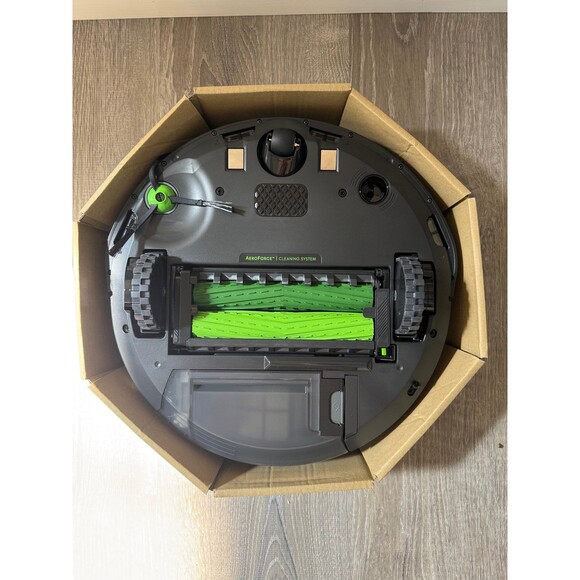 iRobot Roomba Robot Vacuum i3 i310020 - Picture 3 of 4